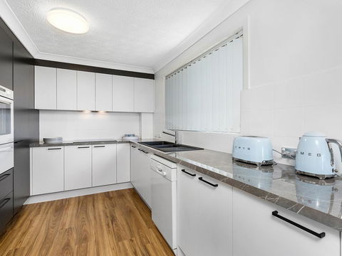 Shoreline Six With Ocean Views To See The Whales - Tourism Noosa 2