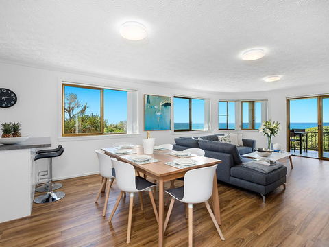 Shoreline Six With Ocean Views To See The Whales - Tourism Noosa 3