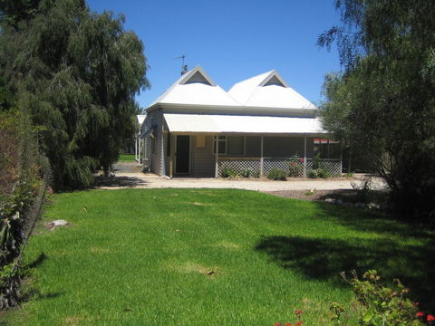 Showgrounds Cottage Naracoorte - Tourism Noosa 0