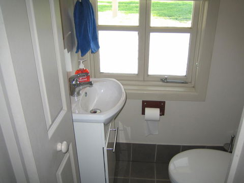 Showgrounds Cottage Naracoorte - Tourism Noosa 2