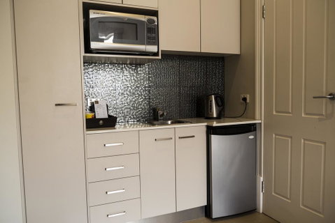 Simmers Serviced Apartments - Tourism Noosa 2