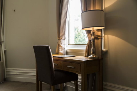 Simmers Serviced Apartments - Tourism Noosa 0