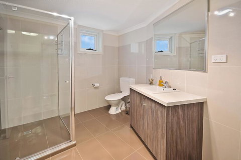 Single Room W/ Private Bathroom In Brunswick! - Tourism Noosa 2