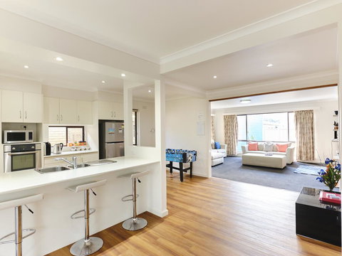 Skymirror Villa - Tourism Noosa 3