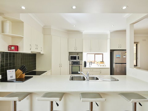 Skymirror Villa - Tourism Noosa 1