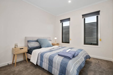 Sleek, Modern Capel Sound! - Tourism Noosa 1