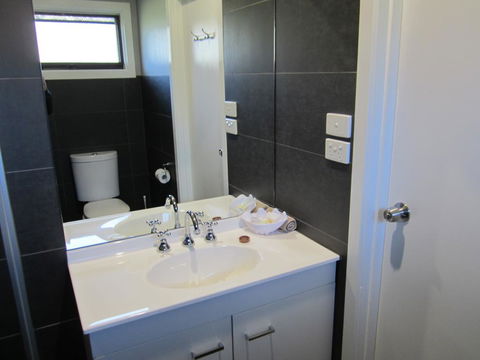 Snowgum Motel - Tourism Noosa 2