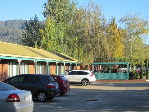 Snowgum Motel - Tourism Noosa 0