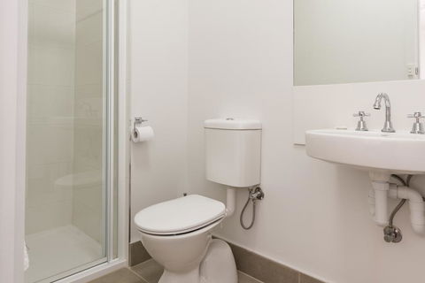 Somerset Hotel - Tourism Noosa 1