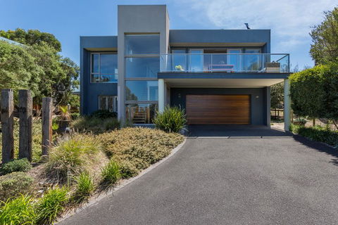 Sophisticated Contemporary Coastal Living With Sweeping Views In Cape Schanck - Tourism Noosa 2