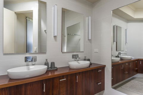 Sophisticated Contemporary Coastal Living With Sweeping Views In Cape Schanck - Tourism Noosa 3
