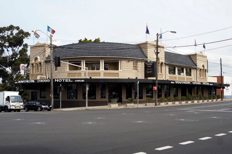 Southern Cross Hotel - Tourism Noosa 1