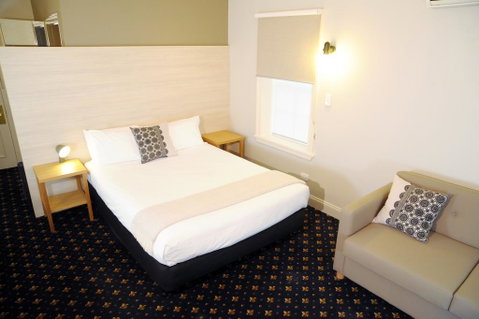 Sovereign Hill Hotel - Tourism Noosa 1