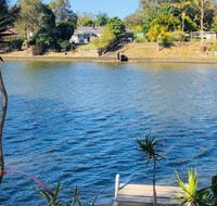 Spacious 2 Bedroom Beach Side Apartment - Close to shopping Centre with Coles Health Food Shop Sushi Pizza Cafes Hairdresse - Tourism Noosa