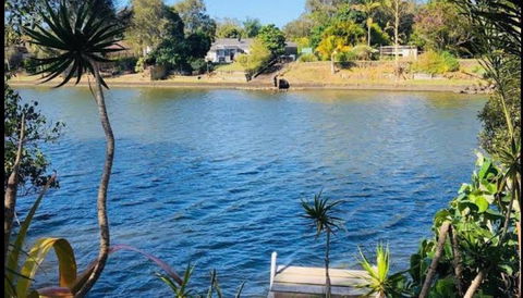 Spacious 2 Bedroom Beach Side Apartment - Close To Shopping Centre With Coles, Health Food Shop, Sushi, Pizza, Cafes, Hairdresse - Tourism Noosa 0