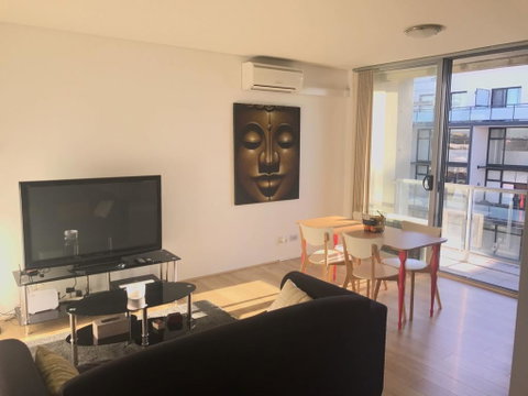 Spacious One Bedroom Apartment In Marrickville - Tourism Noosa 0