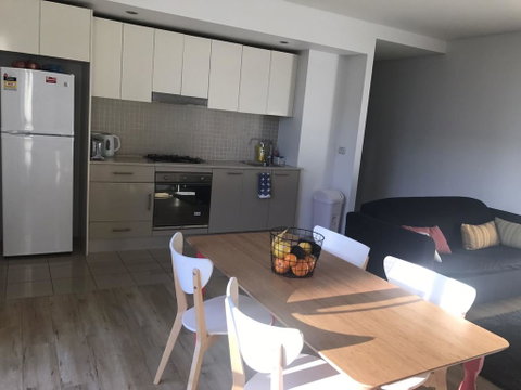 Spacious One Bedroom Apartment In Marrickville - Tourism Noosa 1