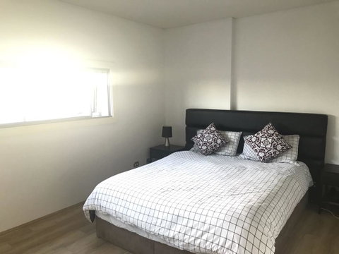 Spacious One Bedroom Apartment In Marrickville - Tourism Noosa 3