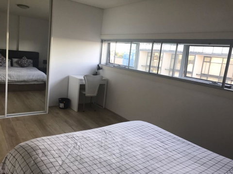 Spacious One Bedroom Apartment In Marrickville - Tourism Noosa 2