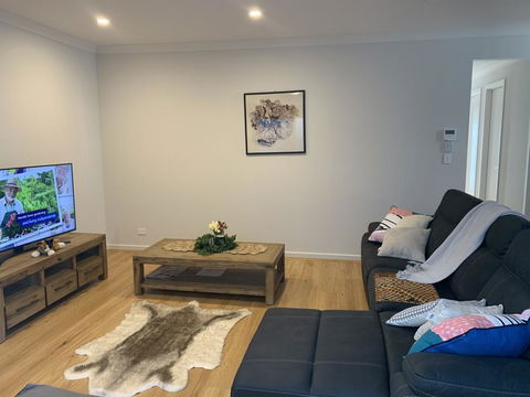 Spacious Rooms Home-Stay With Free Wifi - Tourism Noosa 0