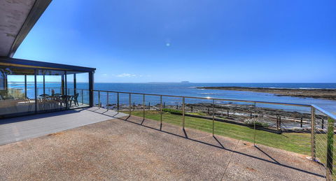 Stanley View Beach House - Tourism Noosa 0