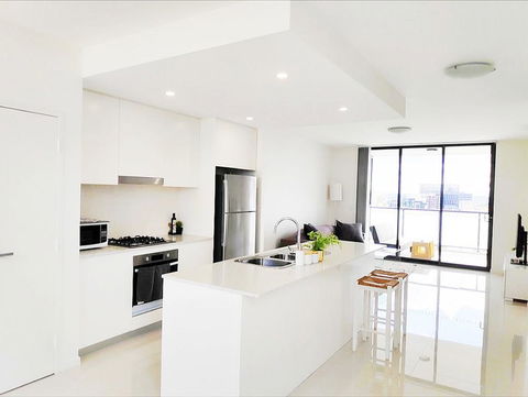 Stylish Liverpool 2Bed 2Bath Apartment -Skyline Views! -Masks Provided - Tourism Noosa 2