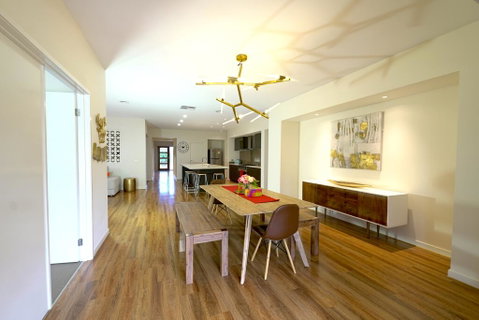 Stylish Luxe House For Big Group Near Shopping Center - Tourism Noosa 0