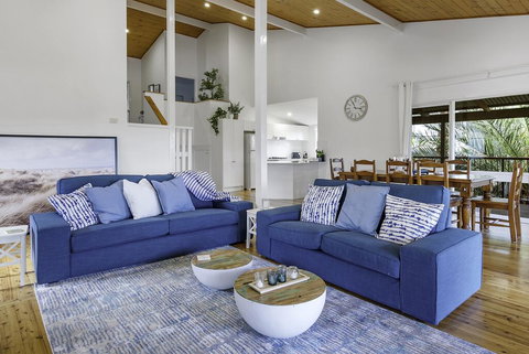 Stylish Renovated Home - Ocean Views - Fireplace - Tourism Noosa 2