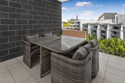 Stylish Split Level Apartment 13 Minutes From City - Tourism Noosa 2