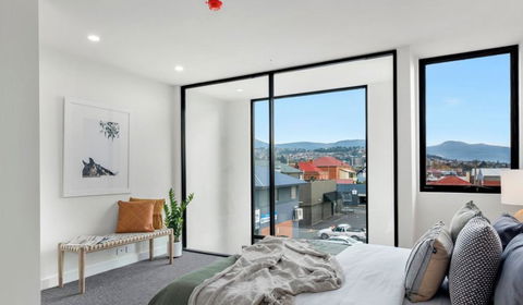 Stylish Townhouse - Tourism Noosa 1