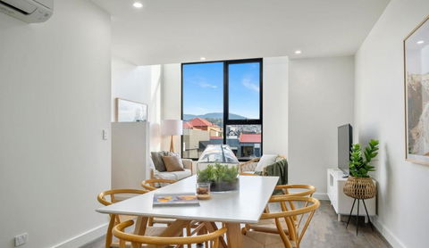 Stylish Townhouse - Tourism Noosa 0