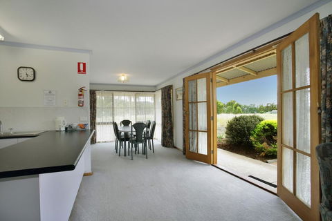 Summerfield Winery And Accommodation - Tourism Noosa 3