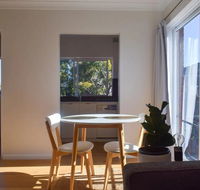 Sun-Drenched 1 Bed Studio Apt Newtown Parking - Tourism Noosa