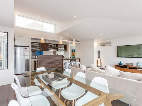 SUNRISE AT BREAKERS - Townhouse Close To Town - Tourism Noosa 1