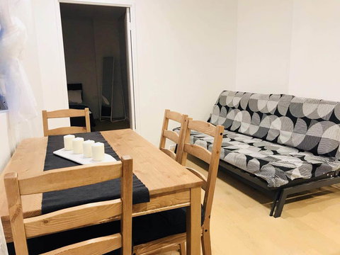 Sunset View 2 Bedroom Apt Next To Station - Tourism Noosa 1