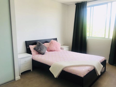 Sunset View 2 Bedroom Apt Next To Station - Tourism Noosa 2