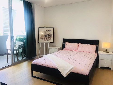 Sunset View 2 Bedroom Apt Next To Station - Tourism Noosa 0