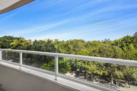 Super Convenient Apartment With Garden Views - Tourism Noosa 0