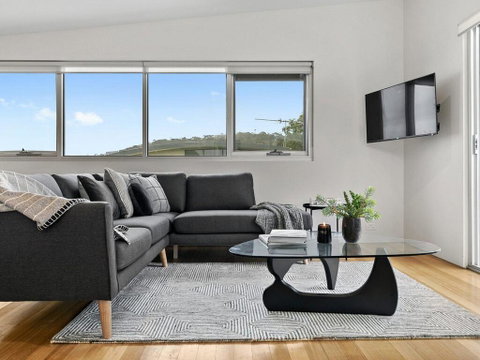 SURF CENTRAL - Wifi, Double Garage & Smack Bang In The Middle Of Town - Tourism Noosa 1