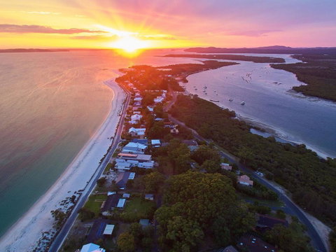 Surfs Up - Tourism Noosa 2