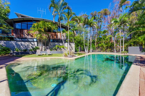 Surfside Beach House 17 - Rainbow Shores, Swimming Pool, 2 Minute Walk To Beach, Air Conditioning, Relax Here - Tourism Noosa 1