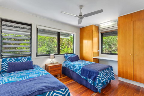 Surfside Beach House 17 - Rainbow Shores, Swimming Pool, 2 Minute Walk To Beach, Air Conditioning, Relax Here - Tourism Noosa 3