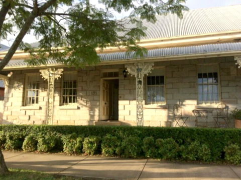 Surgeon's Cottage - Tourism Noosa 0