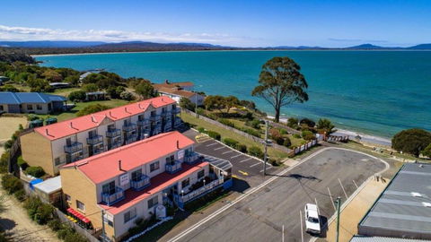 SWANSEA VILLAS - Tourism Noosa 0