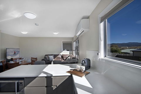 T-Bar On Twynam - Tourism Noosa 0