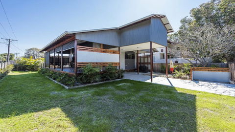 Tai's Hideaway - Tourism Noosa 0
