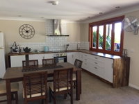 TAKURA HEIGHTS Modern Country Apartment with pool access