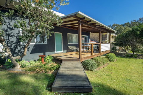Tallowood Beachfront Cottage - Tourism Noosa 0