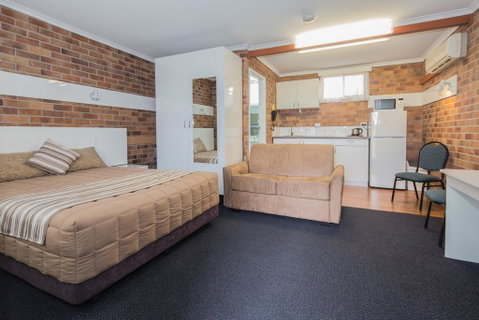 Tally Ho Motor Inn - Tourism Noosa 0