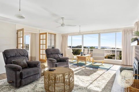 TASSIE SEASIDE SERENITY - L'Abode Accommodation - Tourism Noosa 0